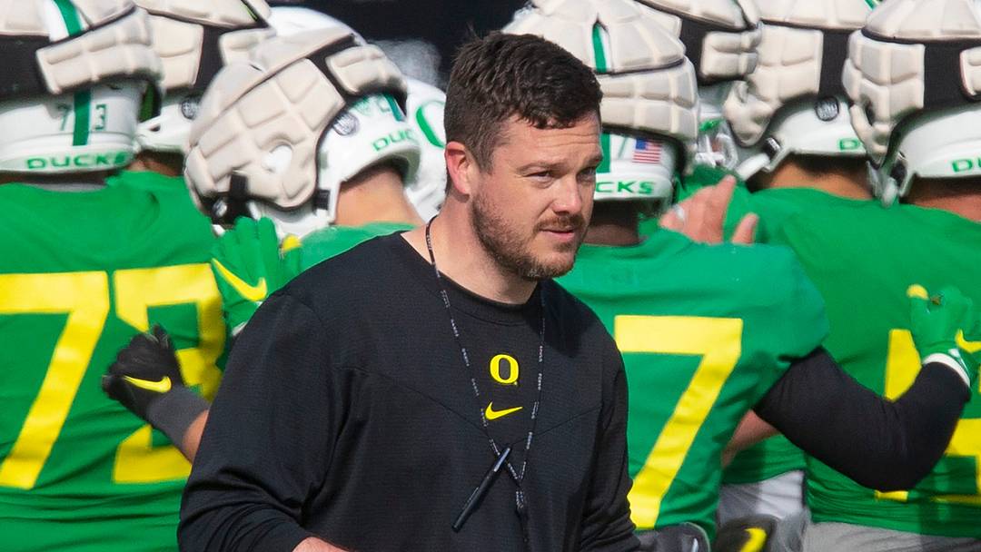 Oregon coach Dan Lanning directs football practice April 5, 2022.
Eug 040522 Lanning 02 Oregon coach Dan Lanning directs football practice April 5, 2022.
Eug 040522 Lanning 02
