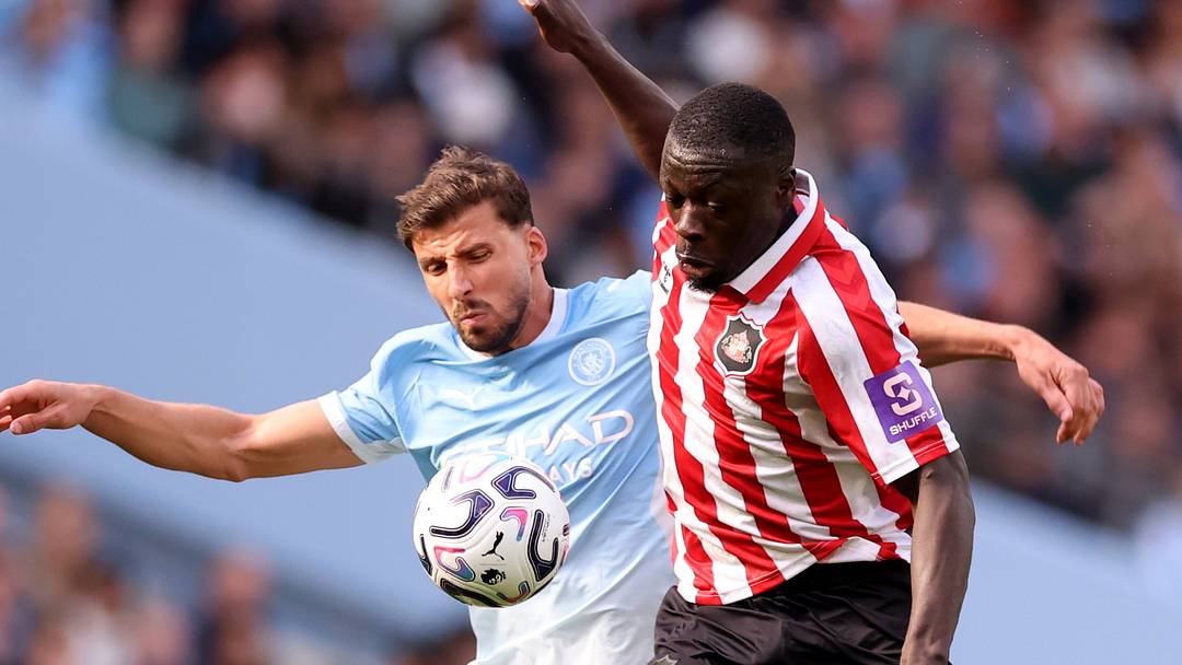 Manchester City v Sunderland in action
