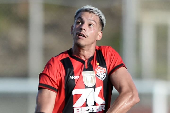 Zé Marcos fez um belo jogo contra o Bragantino