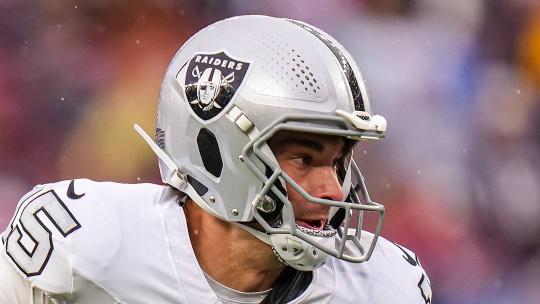 Oct 11, 2026; Foxborough, Massachusetts, USA; Las Vegas Raiders quarterback Fernando Mendoza (15) runs the ball against the New England Patriots in the second half quarter at Gillette Stadium. Mandatory Credit: David Butler II-Imagn Images