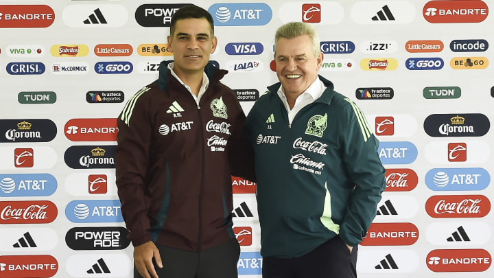 TOPSHOT-FBL-MEXICO-PRESSER-AGUIRRE