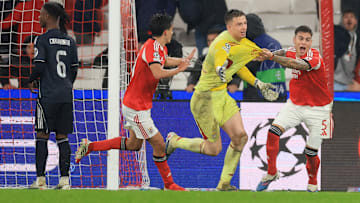 Anatolii Trubin a offert la qualification à son équipe dans les ultimes secondes. Anatolii Trubin a offert la qualification à son équipe dans les ultimes secondes.