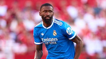 Antonio Rudiger bleibt für ein weiteres Jahr bei Real Madrid Antonio Rudiger bleibt für ein weiteres Jahr bei Real Madrid