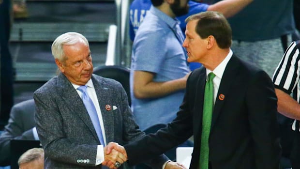 North Carolina Tar Heels head coach Roy Williams greets Oregon Ducks head coach Dana Altman