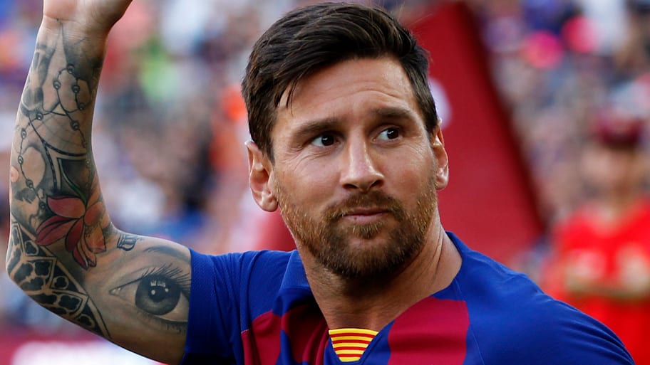 Messi's wife is clearly the apple of his eye.