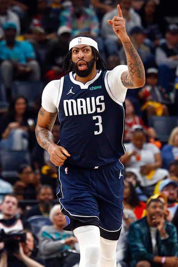 Dallas Mavericks forward Anthony Davis