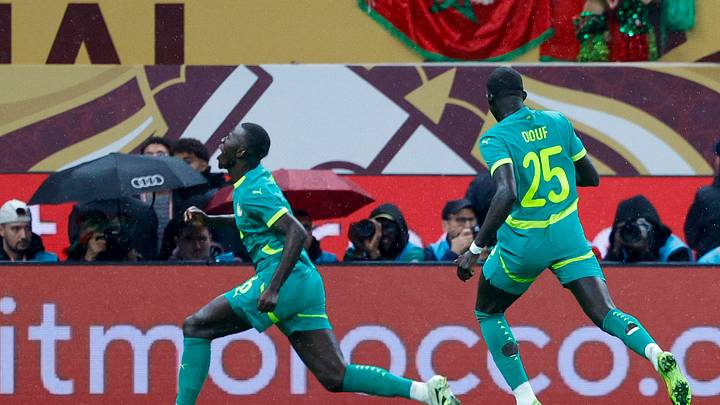 Pape Gueye (left) scored the decisive goal.