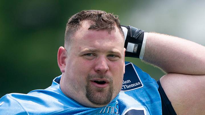Tennessee Titans guard Kevin Zeitler heads for the locker room