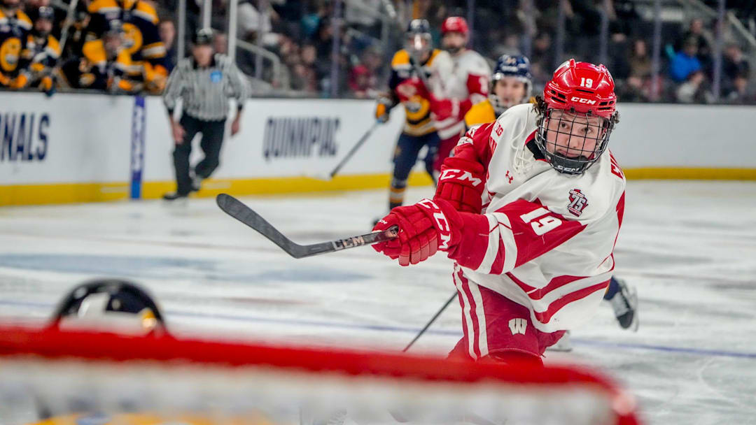 Wisconsin's Quinn Finley ties game extending it to OT.