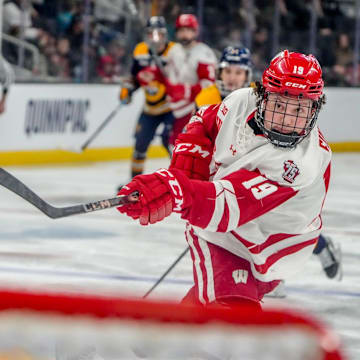 Wisconsin's Quinn Finley ties game extending it to OT.