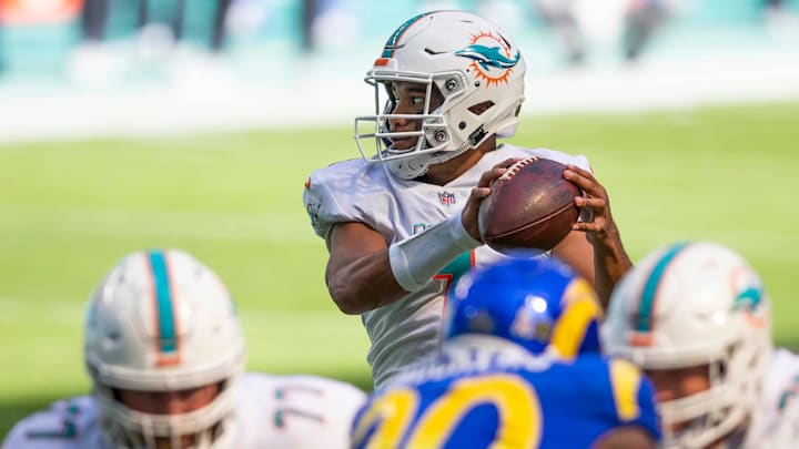 Miami Dolphins quarterback Tua Tagovailoa (1) takes a snap against Los Angeles Rams at Hard Rock Stadium in Miami Gardens, November 1, 2020.  (ALLEN EYESTONE / THE PALM BEACH POST)