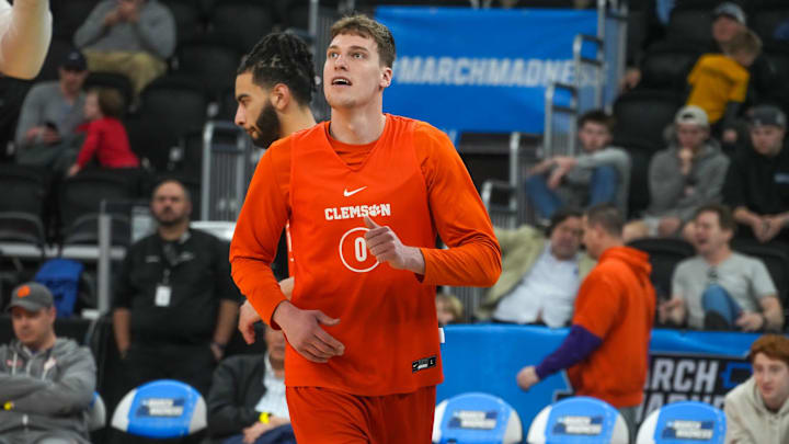 Viktor Lakhin and Clemson Tigers take the floor at the AMP