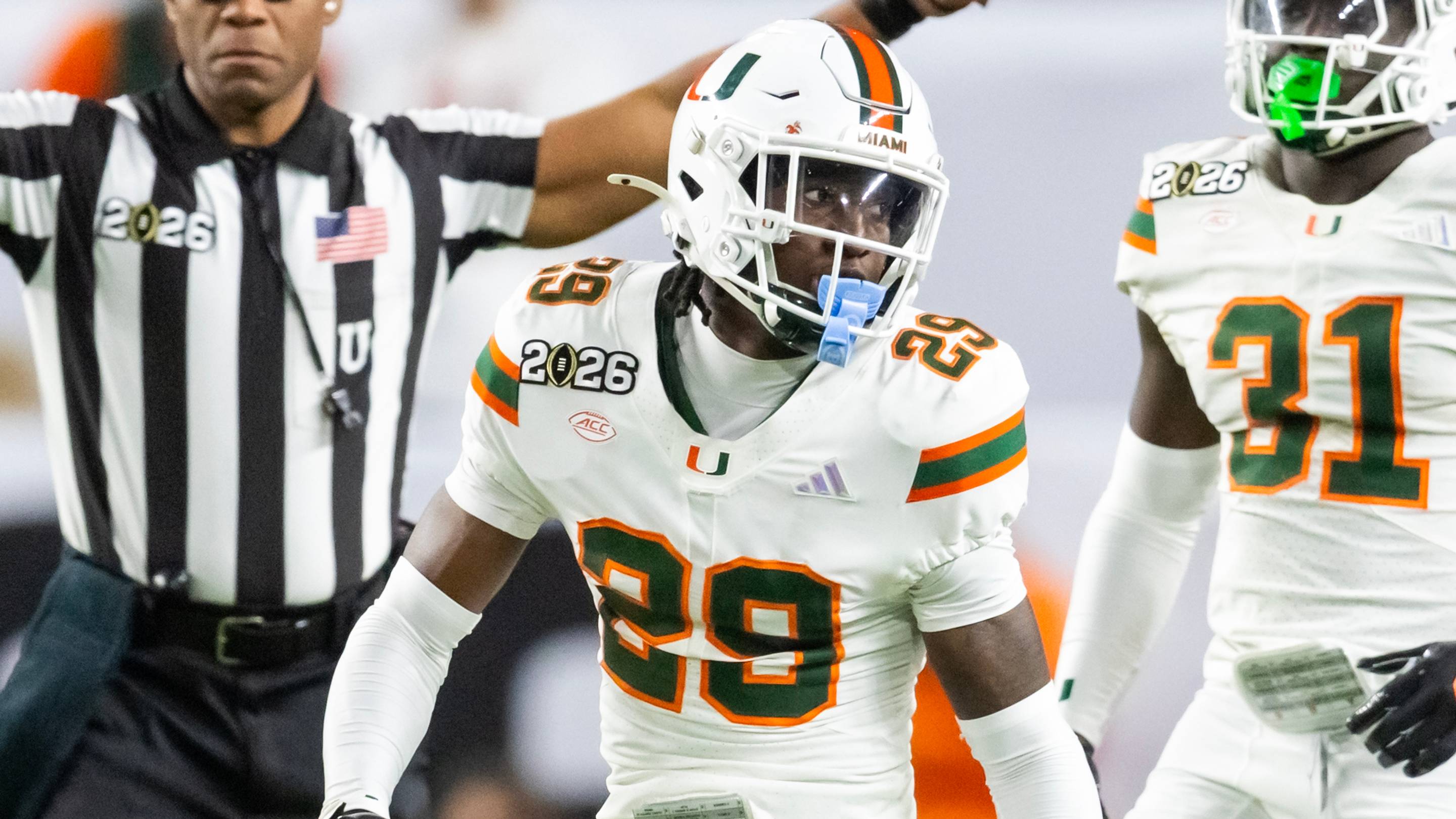 Star Miami Corner Exit Games With Apparent Shoulder Injury