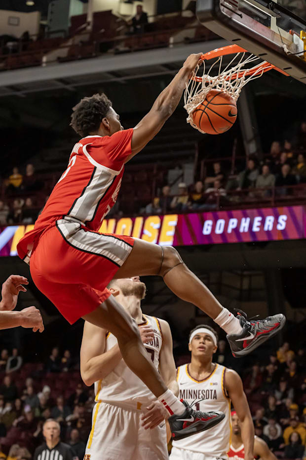 Ohio State Buckeyes guard Taison Chatman (3) dunks the ball against the Minnesota Golden Gophers.