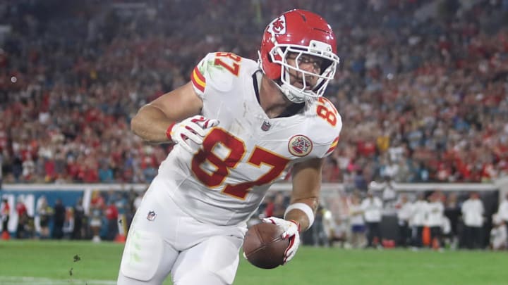 Oct 6, 2025; Jacksonville, Florida, USA; Kansas City Chiefs tight end Travis Kelce (87) scores a touchdown during the first half against the Jacksonville Jaguars at EverBank Stadium. Mandatory Credit: Morgan Tencza-Imagn Images Oct 6, 2025; Jacksonville, Florida, USA; Kansas City Chiefs tight end Travis Kelce (87) scores a touchdown during the first half against the Jacksonville Jaguars at EverBank Stadium. Mandatory Credit: Morgan Tencza-Imagn Images