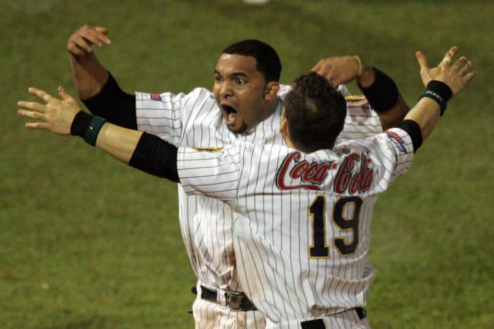 González anotó la carrera de la victoria en el juego que le dio el título a Leones del Caracas en la Serie del Caribe 2006