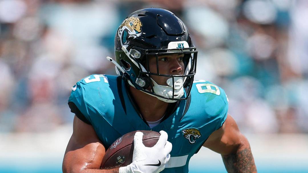 Sep 7, 2025; Jacksonville, Florida, USA; Jacksonville Jaguars tight end Brenton Strange (85) runs with the ball against the Carolina Panthers in the first quarter at EverBank Stadium. Mandatory Credit: Nathan Ray Seebeck-Imagn Images