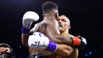 El clinch es una técnica muy usada por los boxeadores, en momentos específicos de la pelea