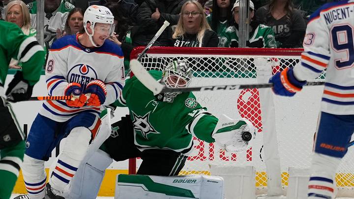 Feb 17, 2024; Dallas, Texas, USA;  Dallas Stars goaltender Jake Oettinger (29) makes a save against Edmonton Oilers