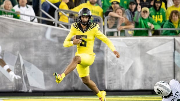 Oregon Ducks quarterback Dante Moore runs the ball as the Ducks host the Spartans Friday, Oct. 4, 2024 at Autzen Stadium in E