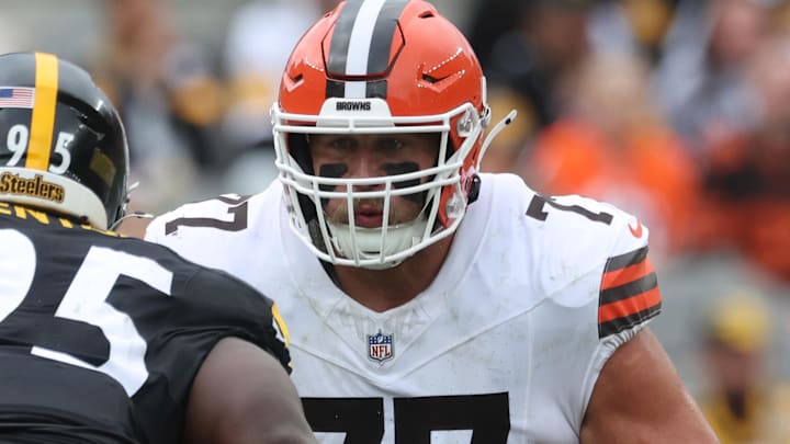 Oct 12, 2025; Pittsburgh, Pennsylvania, USA;  Cleveland Browns guard Wyatt Teller (77) blocks at the line of scrimmage against Pittsburgh Steelers defensive tackle Keeanu Benton (95) during the second quarter at Acrisure Stadium.
