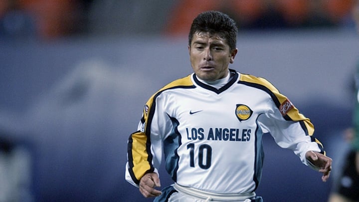 Mauricio Cienfuegos dribbles 