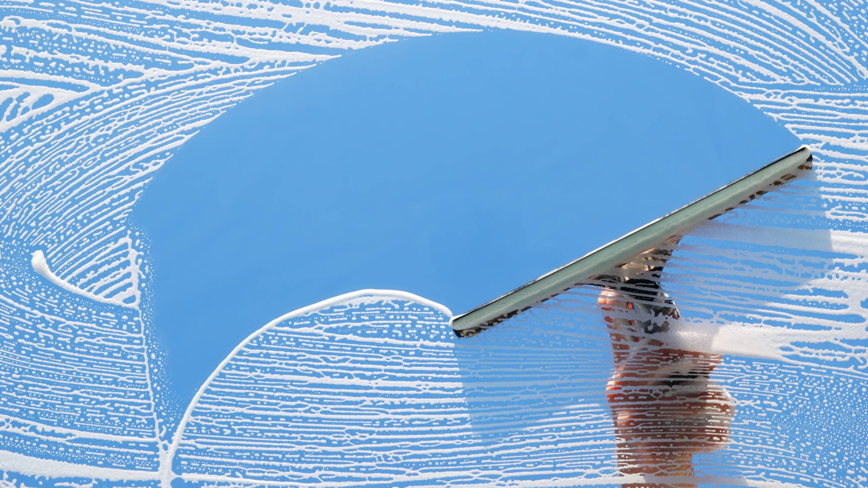Is There a Right Time to Clean Your Windows?