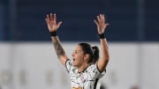 Gabi Zanotti veste a 10 do atual campeão Corinthians