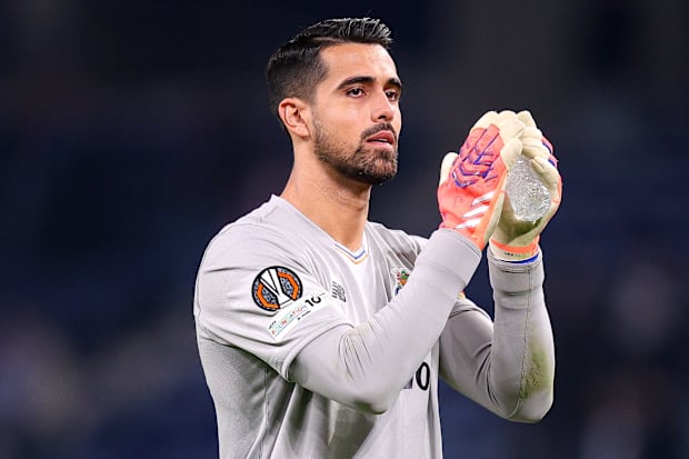 Diogo Costa applauding.