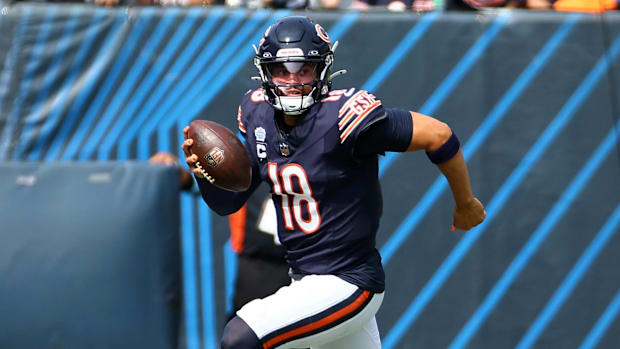 Chicago Bears quarterback Caleb Williams (18) rushes the ball