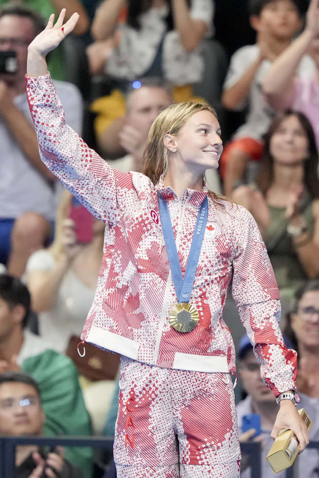 Jul 29, 2024; Nanterre, France; Canada’s Summer McIntosh wins gold medal in women’s 400-meter individual medley.