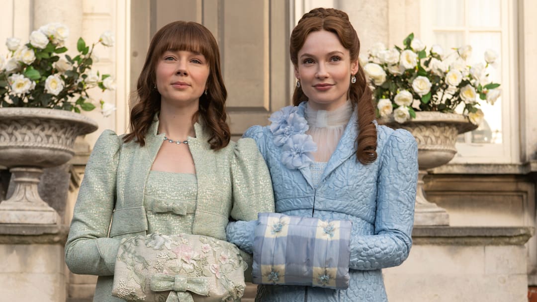 Bridgerton. (L to R) Claudia Jessie as Eloise Bridgerton, Hannah Dodd as Francesca Bridgerton in episode 401 of Bridgerton. 