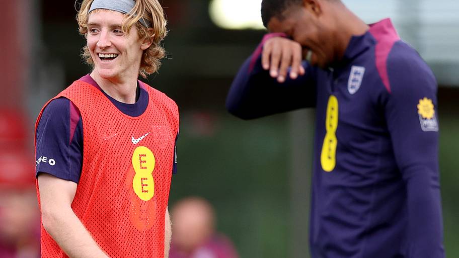 Anthony Gordon (left) and Marcus Rashford.