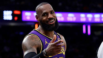 Los Angeles Lakers v New York Knicks