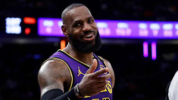 Los Angeles Lakers v New York Knicks