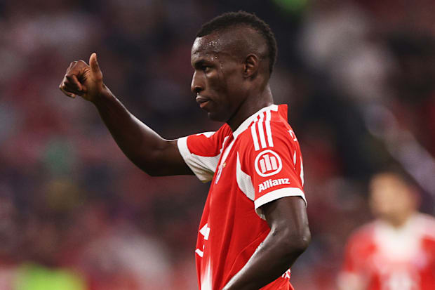 尼古拉斯·杰克逊竖起大拇指的手势。