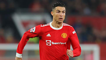 Ronaldo se inclinaría a continuar en el Manchester United, pero no descarta su salida