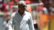 Respeitado por onde passou, treinador de 59 anos volta ao futebol após dois anos e chega para substituir Tiago Nunes