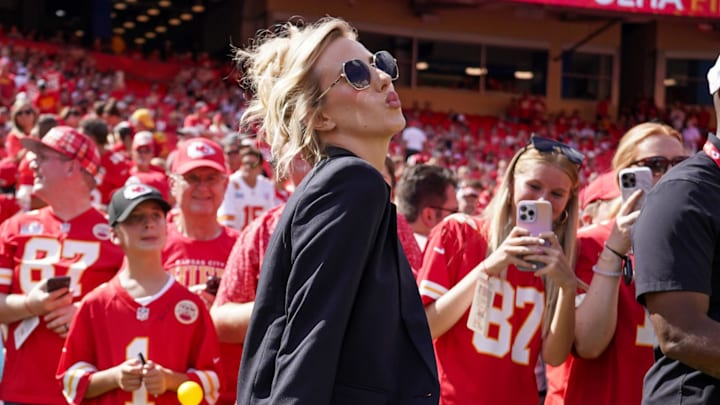 Golden – 3 months old, Patrick Mahomes’ daughter has found her first best friend. Brittany had to exclaim “Golden girl can’t wait” as they prepared to meet for the first time. - News