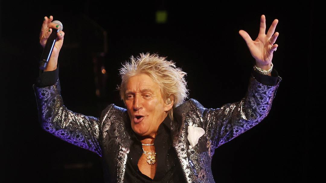 Rod Stewart performs at Mortgage Matchup Center