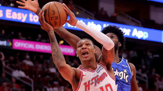 Apr 9, 2024; Houston, Texas, USA; Houston Rockets forward Jabari Smith Jr. (10) shoots