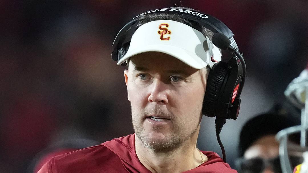 Sep 4, 2026; Los Angeles, California, USA; Southern California Trojans head coach Lincoln Riley watches against the Fresno State Bulldogs in the second half at United Airlines Field at Los Angeles Memorial Coliseum. Mandatory Credit: Kirby Lee-Imagn Images Sep 4, 2026; Los Angeles, California, USA; Southern California Trojans head coach Lincoln Riley watches against the Fresno State Bulldogs in the second half at United Airlines Field at Los Angeles Memorial Coliseum. Mandatory Credit: Kirby Lee-Imagn Images