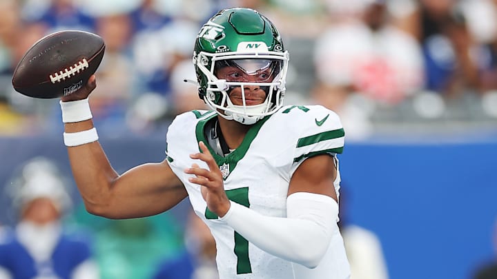 NY Jets quarterback Justin Fields