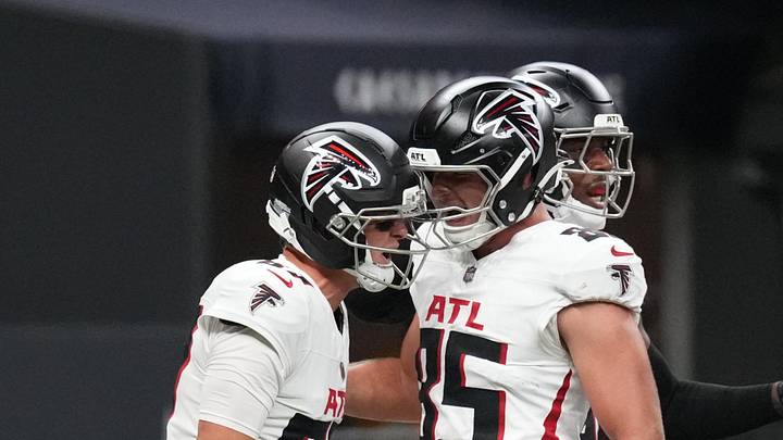 Nov 23, 2025; New Orleans, Louisiana, USA; Atlanta Falcons wide receiver David Sills V (87) reacts with tight end Teagan Quitoriano (85) after scoring a touchdown against the New Orleans Saints during the first half at Caesars Superdome. Mandatory Credit: Matthew Hinton-Imagn Images