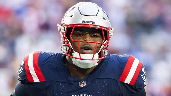 New England Patriots - Offensive Tackle Vederian Lowe