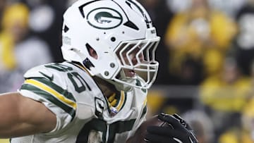 Green Bay Packers tight end Tucker Kraft (85) runs for a touchdown against the Pittsburgh Steelers on Sunday night.