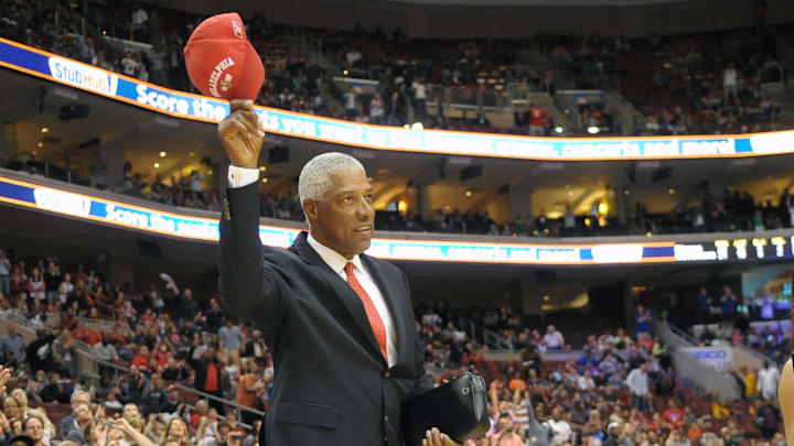 Apr 14, 2013; Philadelphia, PA, USA; Julius Erving of the Philadelphia 76ers 1982-83 NBA Championship team waves to the crowd during their 30th anniversary celebration during halftime of the game between Philadelphia 76ers and Cleveland Cavaliers at the Wells Fargo Center. Mandatory Credit: Eric Hartline-Imagn Images Apr 14, 2013; Philadelphia, PA, USA; Julius Erving of the Philadelphia 76ers 1982-83 NBA Championship team waves to the crowd during their 30th anniversary celebration during halftime of the game between Philadelphia 76ers and Cleveland Cavaliers at the Wells Fargo Center. Mandatory Credit: Eric Hartline-Imagn Images