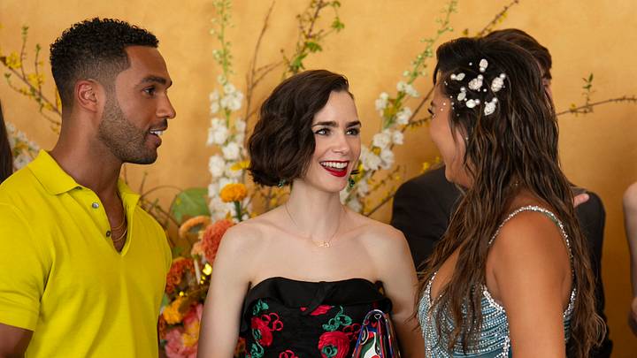 Emily In Paris. (L to R) Lucien Laviscount as Alfie, Lily Collins as Emily, Ashley Park as Mindy in episode 502 of Emily In Paris. Cr. Giulia Parmigiani/Netflix © 2025