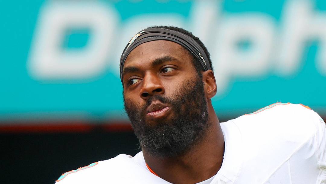 Sep 14, 2025; Miami Gardens, Florida, USA; Miami Dolphins linebacker Matthew Judon (8) is introduced for a game against the New England Patriots at Hard Rock Stadium. Mandatory Credit: Nathan Ray Seebeck-Imagn Images Sep 14, 2025; Miami Gardens, Florida, USA; Miami Dolphins linebacker Matthew Judon (8) is introduced for a game against the New England Patriots at Hard Rock Stadium. Mandatory Credit: Nathan Ray Seebeck-Imagn Images