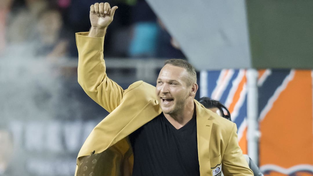 Sep 17, 2018; Chicago, IL, USA; Chicago Bears former player Brian Urlacher is honored during half time of a game between the Chicago Bears and the Seattle Seahawks at Soldier Field. Mandatory Credit: Patrick Gorski-Imagn Images